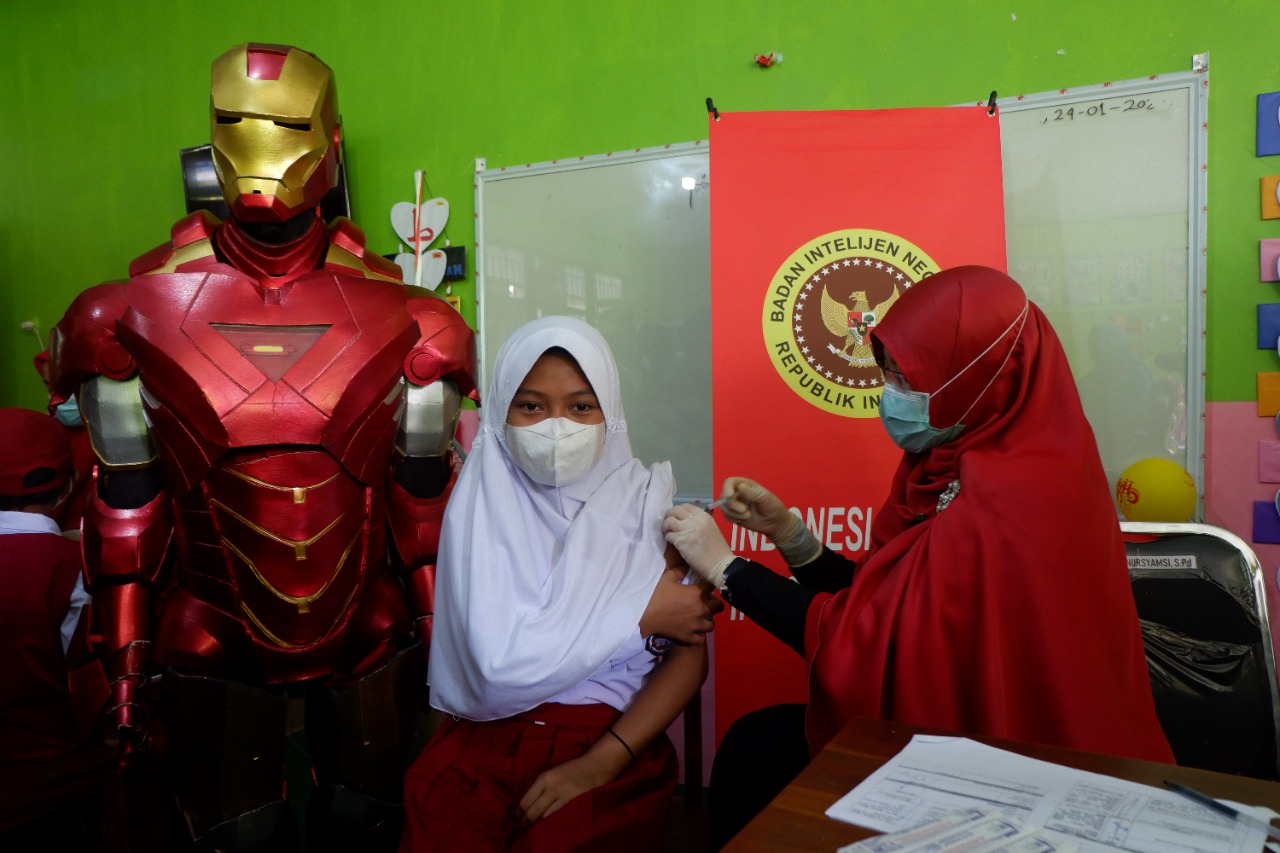 Binda Sulsel Hadirkan Tokoh Kartun Hibur Anak Divaksin di Gowa 